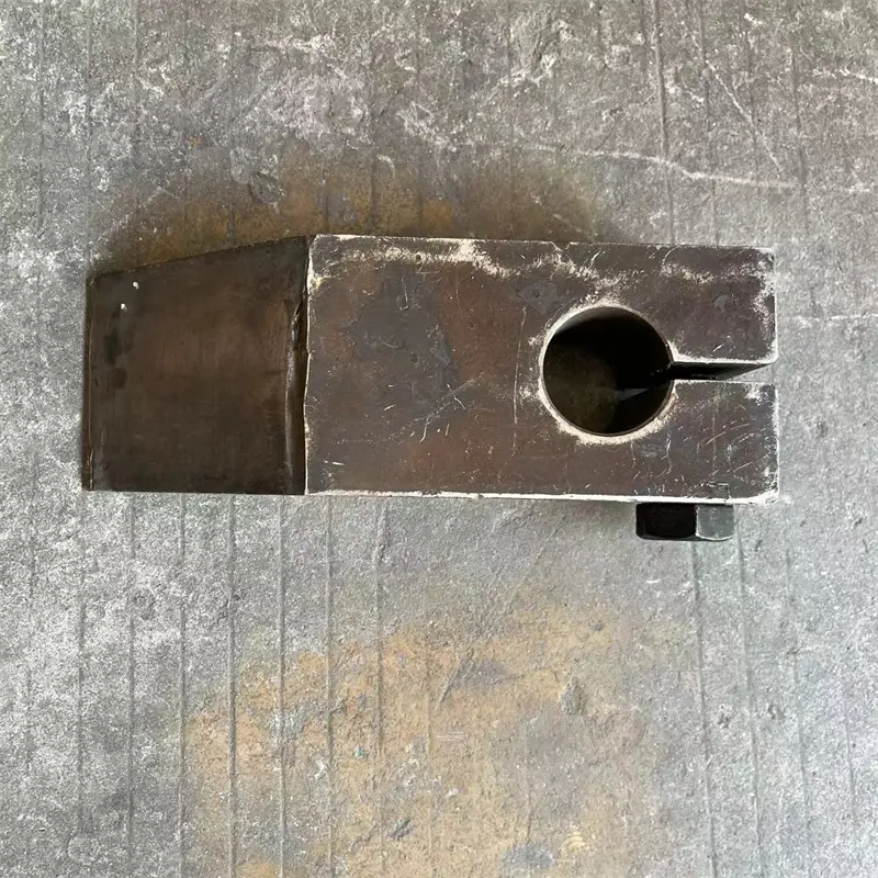 Frame Support Bracket 117-5372 for Carrier Roller 01.jpg