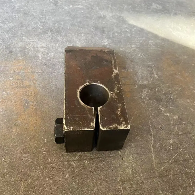 Frame Support Bracket 117-5372 for Carrier Roller 04.jpg